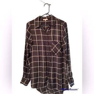 Rebellion women’s sz Small plaid black and white button down shirt